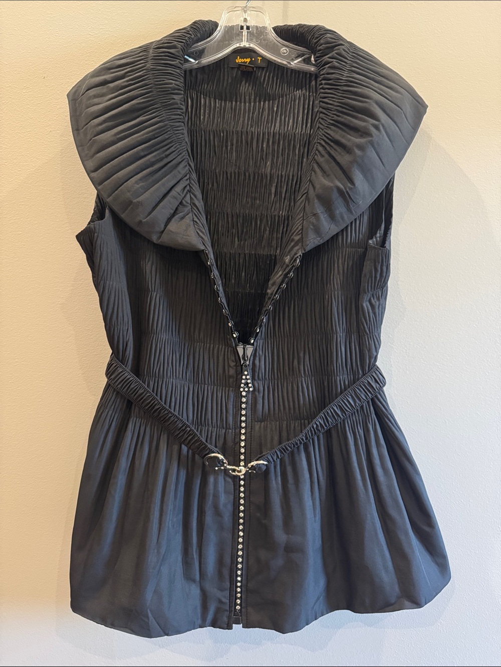 Jenny.T Black Pleated Sleeveless Zip Vest